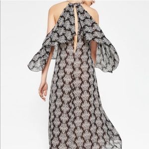 Printed Maxi Dress! Off-shoulders 🖤